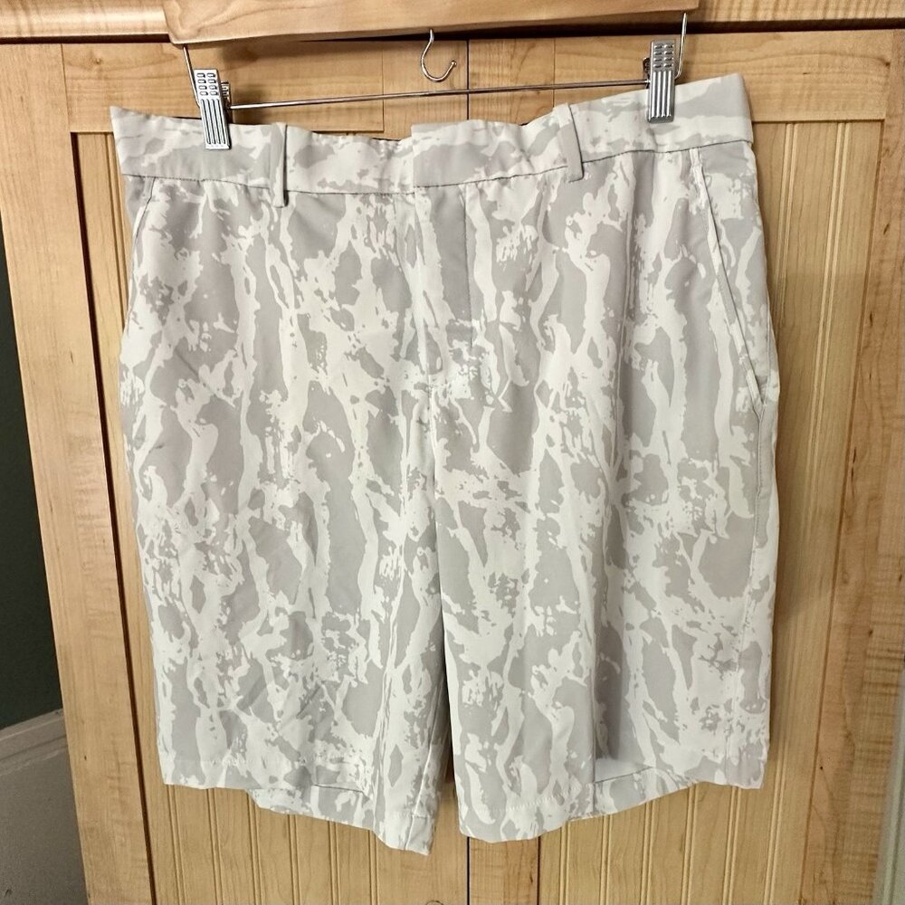 Nike Flex Hybrid Camo Bermudas Golf Dri-Fit – White & Gray Shirts‎ - Size 36